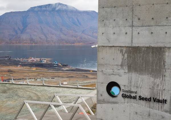 A entrada do Global Seed Vault em Svalbard.